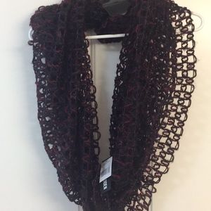 Infinity Scarf 🧣NWT Red/black